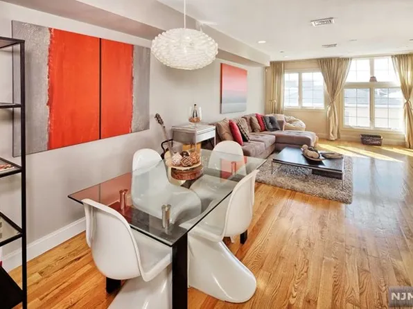 124 68th St APT 305, Guttenberg, NJ 07093