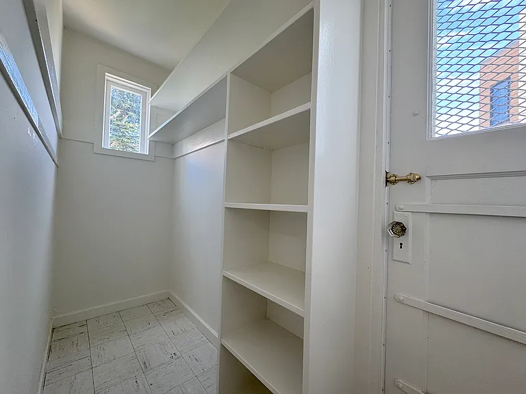 431 9th Ave — Photo 23
