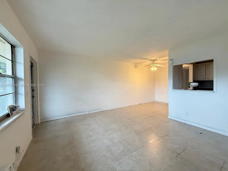 210 Canterbury Dr #1-J — Photo 2