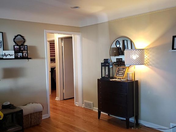 3rd image of 23611 Morton Ave
