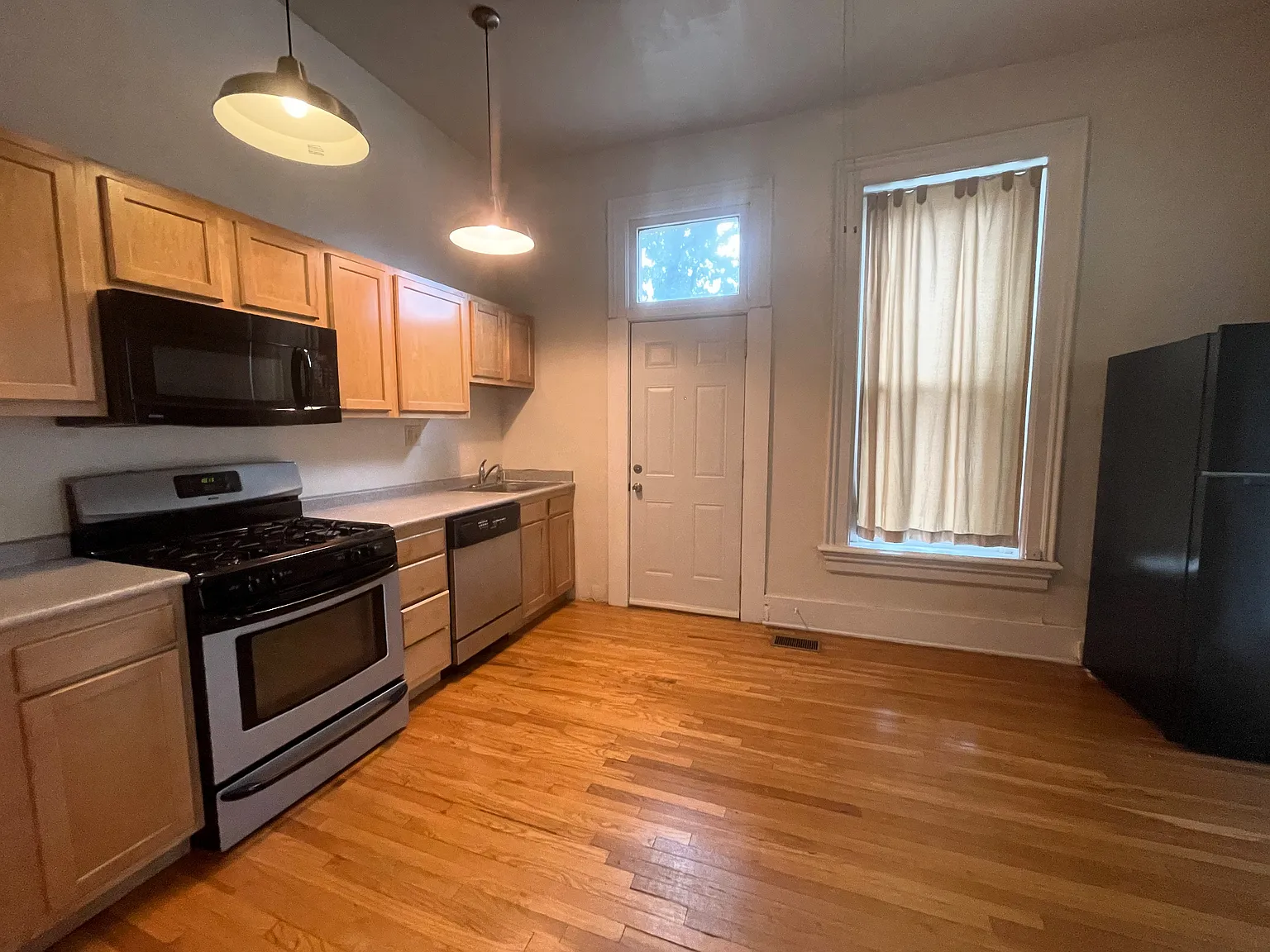 1 bed, 800 sqft, $1,250 — Photo 4