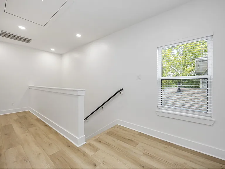 3327 Cornell St #B — Photo 10