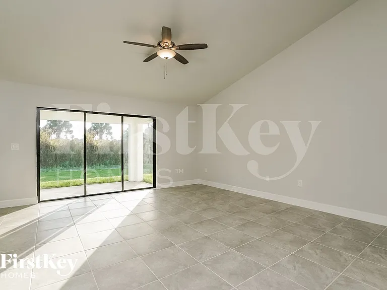604 Henry Ave — Photo 2