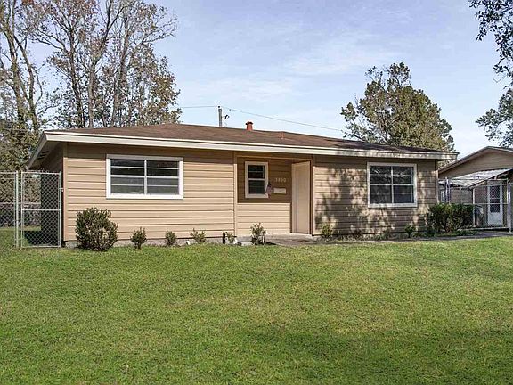 3rd image of 3830 Broadmoor Dr