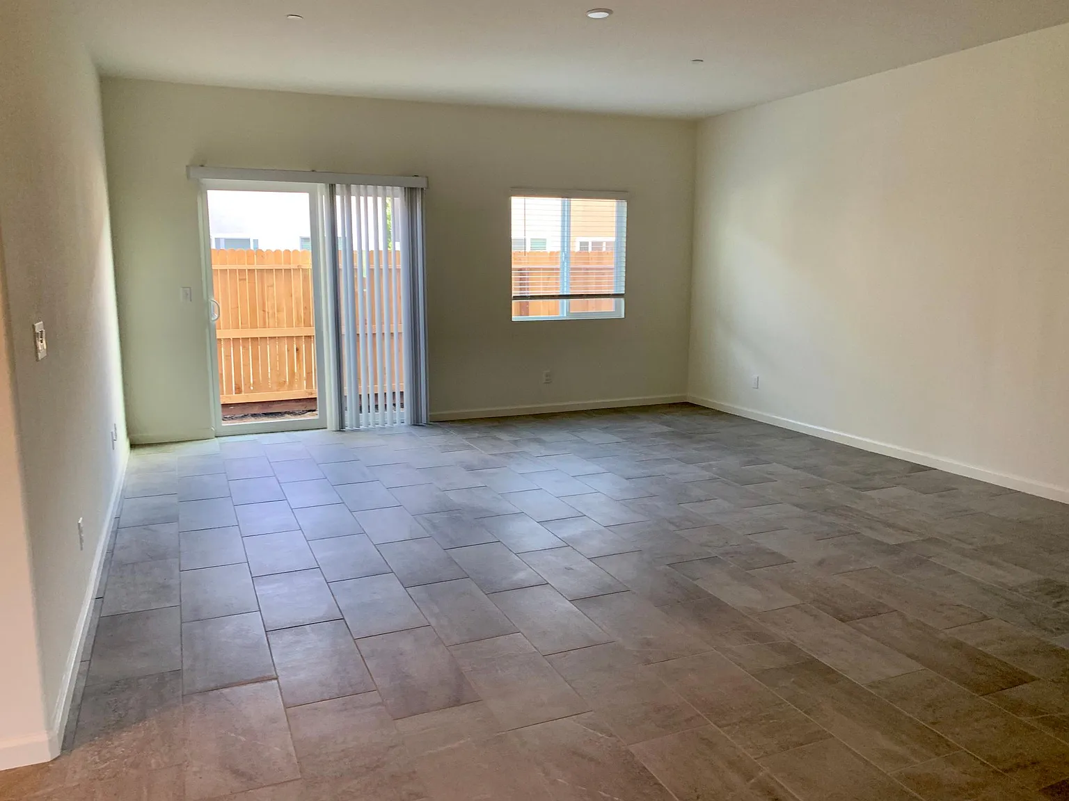 4 bed, 2002 sqft, $2,895 — Photo 4