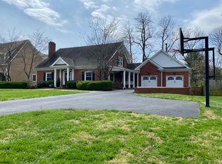 1086 Lakewood Dr, Lexington, KY 40502