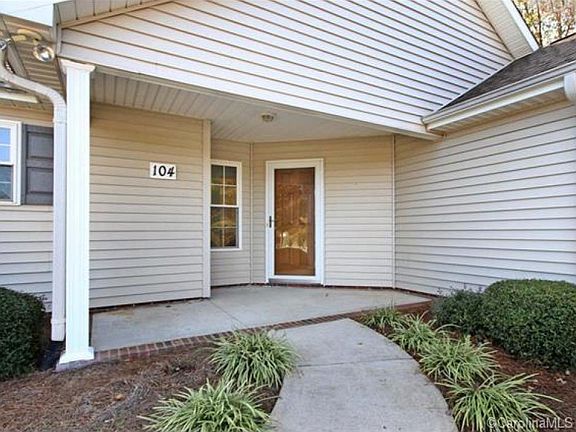 2nd image of 104 Glen Oaks Ct