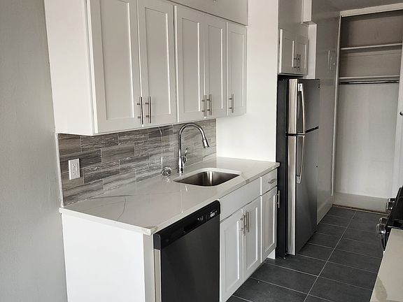 5th image of 67-00 192nd St #609