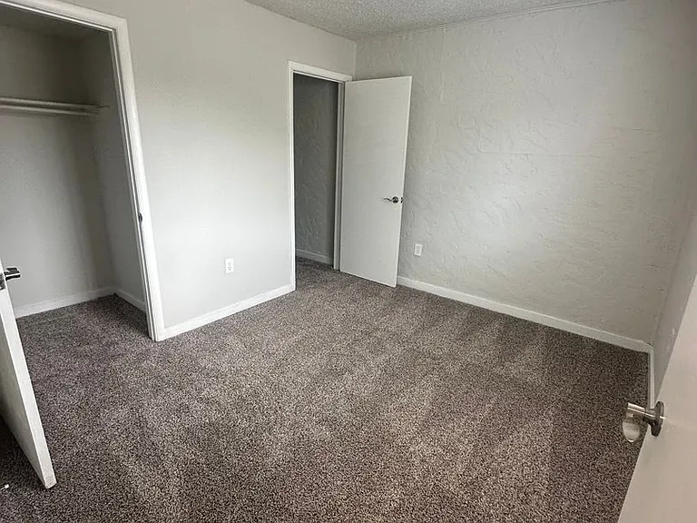 Regency Point Luxury Apartments — Photo 92