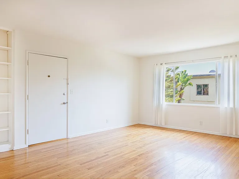 421 San Vicente Apartments — Photo 23