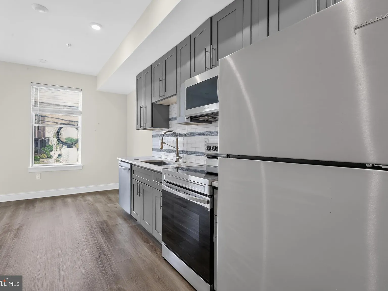 1 bed, 1.0 bath, 2736 sqft, $1,295 — Photo 4