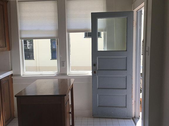 5th image of 725 Poli St APT B
