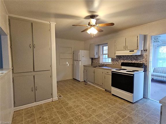 5th image of 1816 Cody Ave