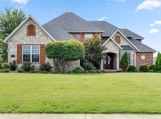 5487 E Saddleridge Dr, Fayetteville, AR 72703