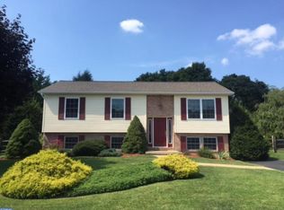 803 W 6th Ave, Parkesburg, PA 19365