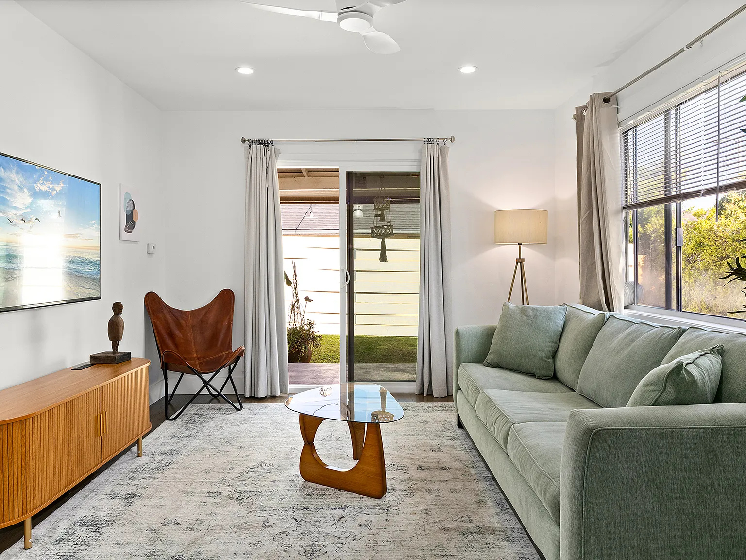 1 bed, 1196 sqft, $3,750 — Photo 1