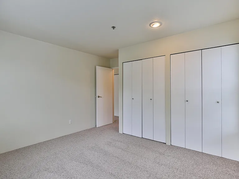 Charbonneau Apartments — Photo 18
