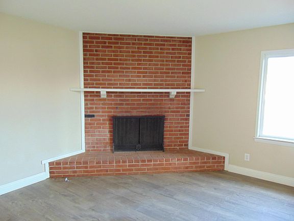 5th image of 1049 S Terri St