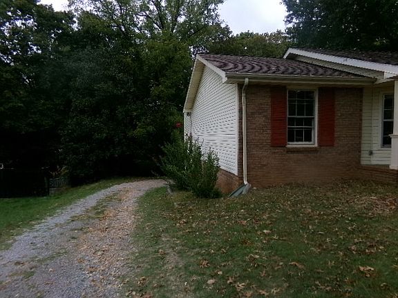 3rd image of 718 Acorn Dr