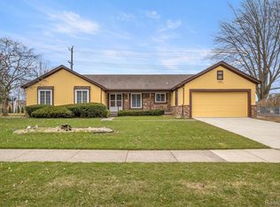 12236 Appletree Dr, Plymouth, MI 48170