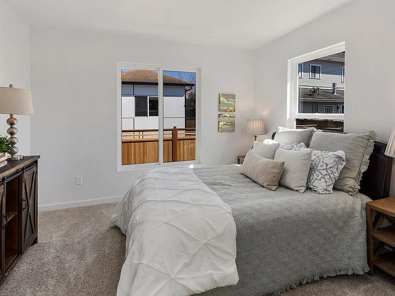 1624 Hoyt Ave — Photo 13