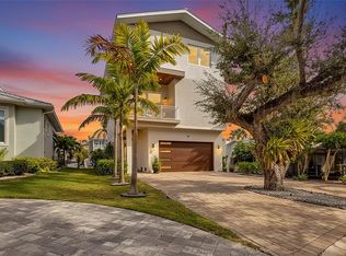 4881 Oxford Dr, Sarasota, FL 34242