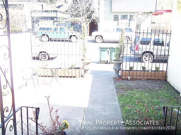 5th image of 5415 6th Ave NE #15