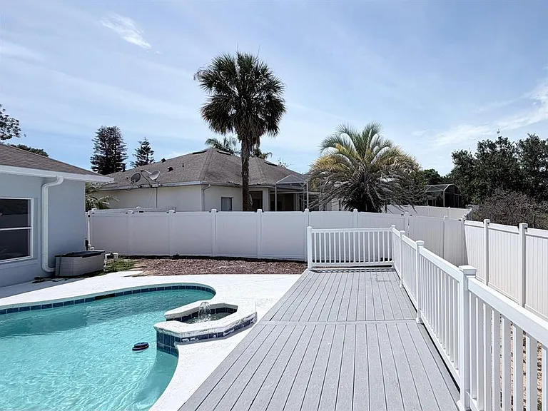 906 Berwick Dr — Photo 16