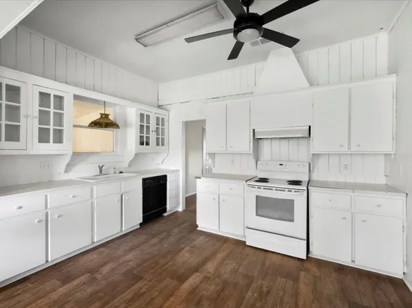 736 N Tyus St, Groesbeck, TX 76642