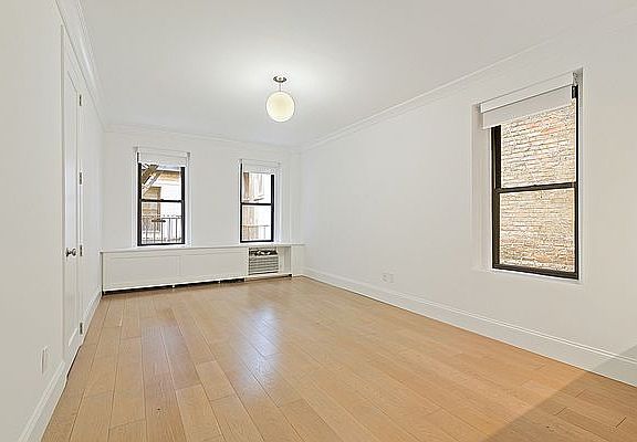 3rd image of 220 W 24th St APT 1R