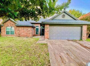 4551 Queenswood Dr, Grand Prairie, TX 75052