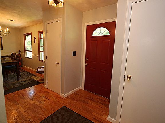 4th image of 7530 Bluff View Dr