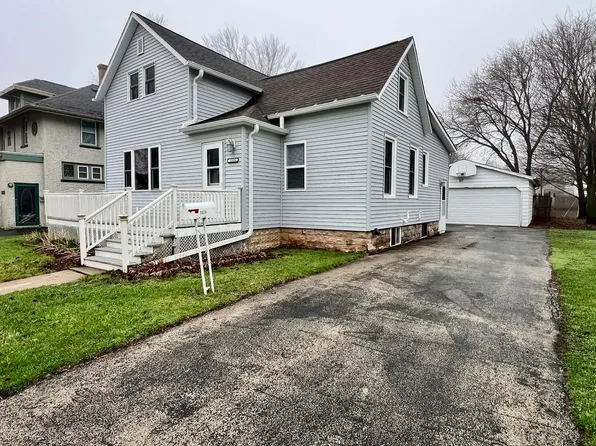 1525 N Oneida St, Appleton, WI 54911