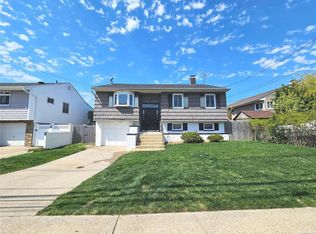 572 S Main St, Freeport, NY 11520