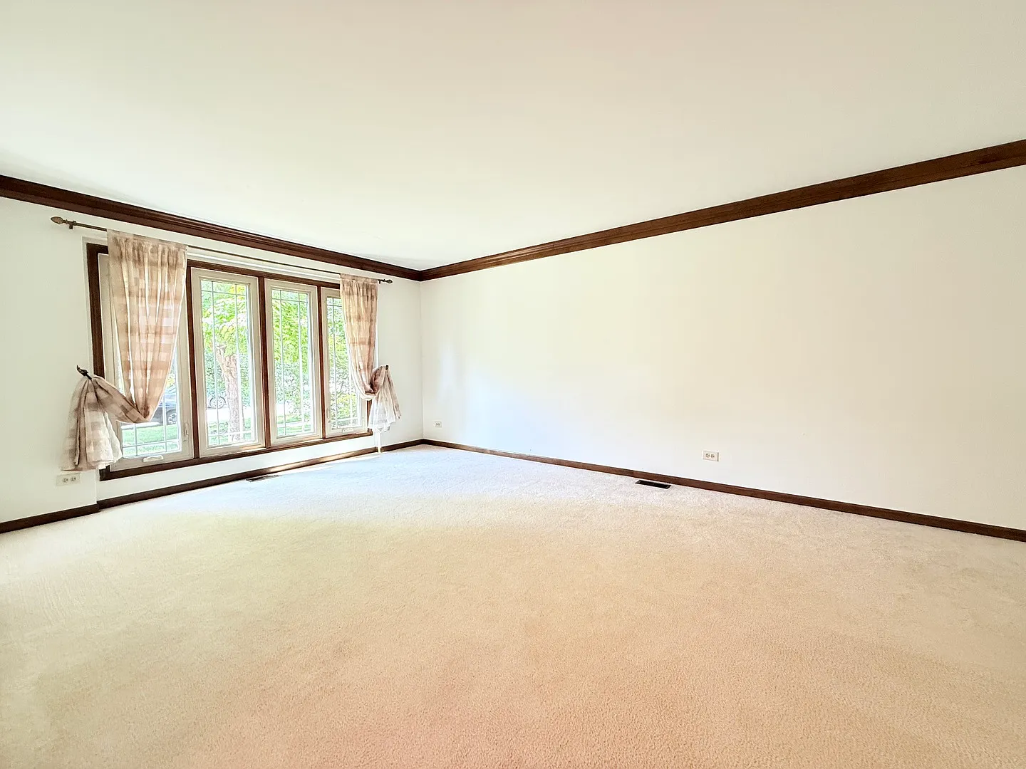 4 bed, 3946 sqft, $4,600 — Photo 4