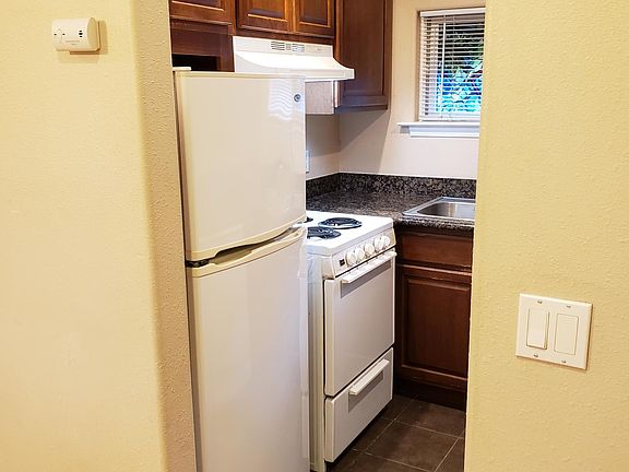 2nd image of 2591 Alma St