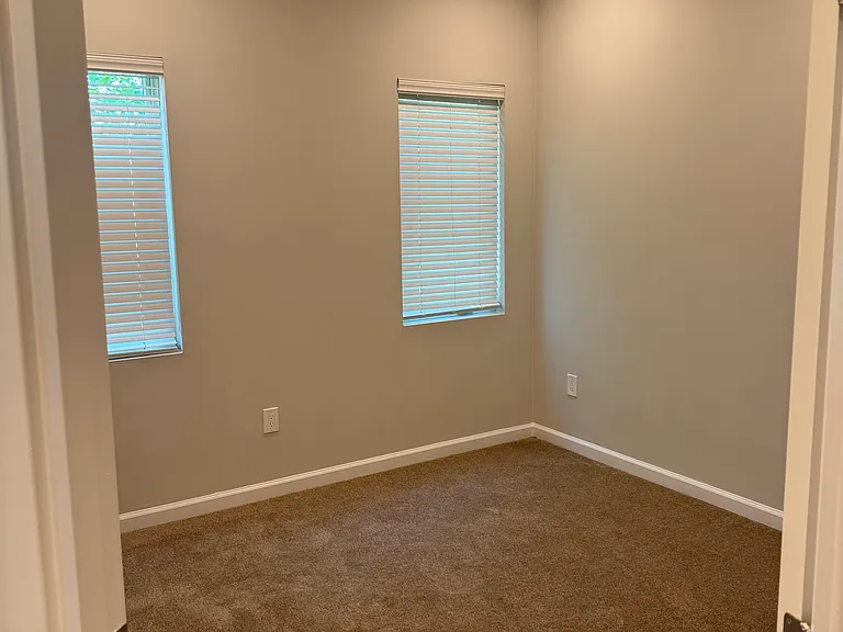 2622 University Pl NW #203 — Photo 10