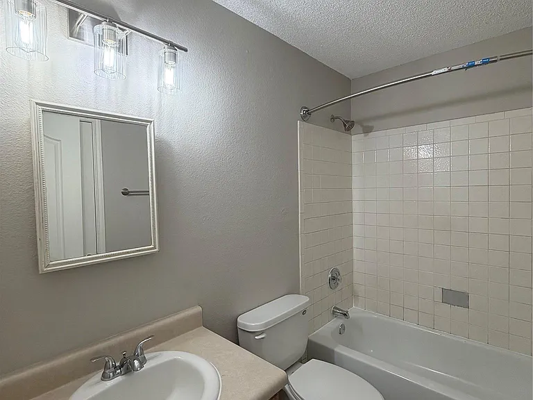 305 Stone Park — Photo 14