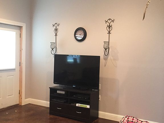 2nd image of 1805 Crochet Road
