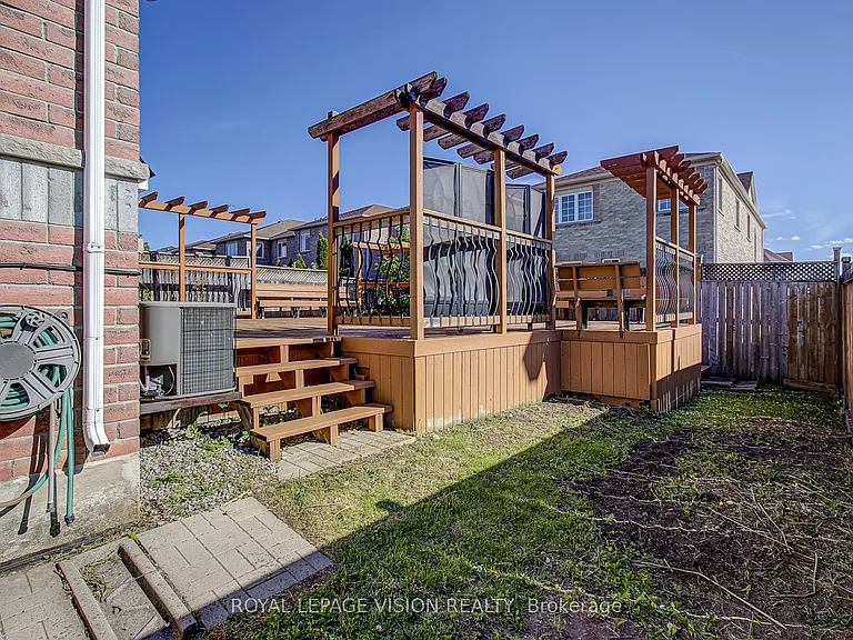 72 Jeanette St — Photo 32