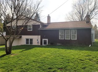 5456 Ernest Rd, Lockport, NY 14094