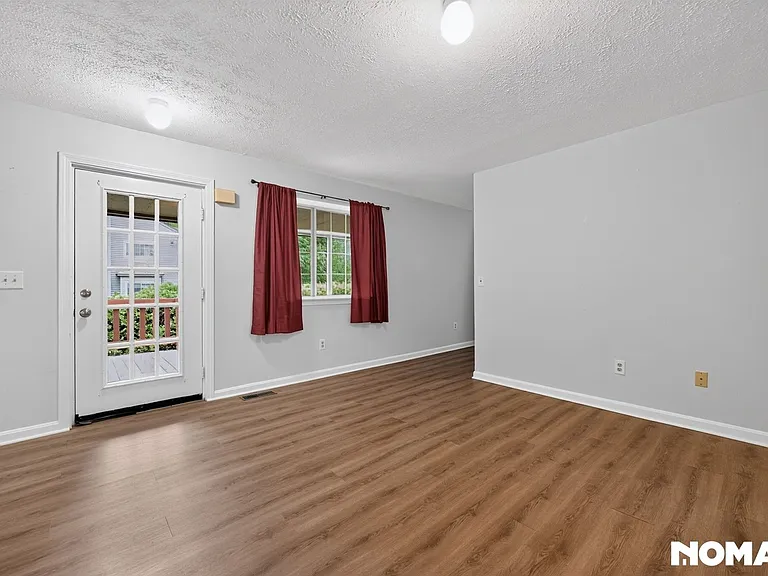 9 Voyagers Ln — Photo 11