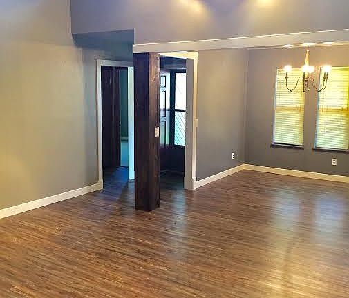 3rd image of 7001 Manor Cir