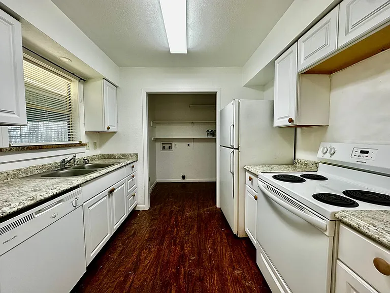 1448 Harper Rd — Photo 3