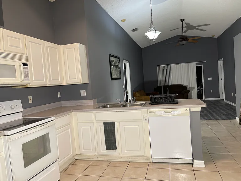 974 Jadestone Cir — Photo 3