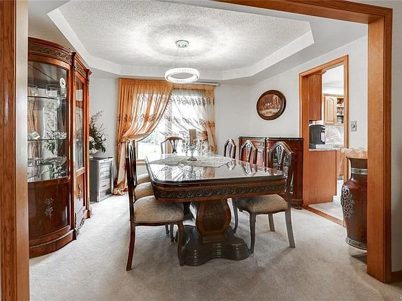 3rd image of 8624 Meadow Creek Ct