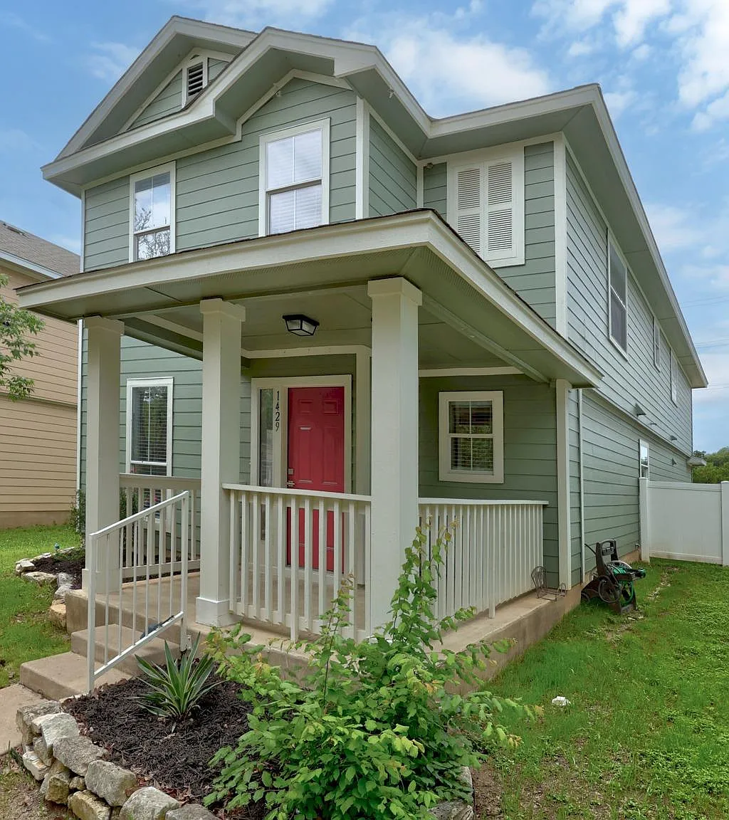 4 bed, 2.5 bath, 1962 sqft, $2,195 — Photo 4