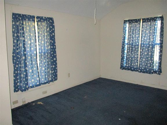 4th image of 805 W Church St