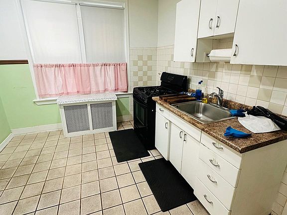 5th image of 1011 W Rockland St