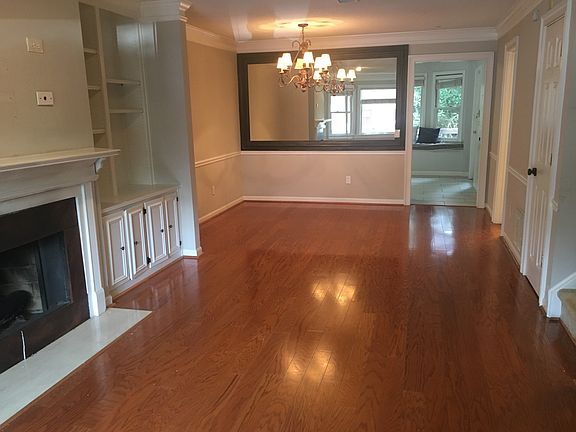 2nd image of 862 Lenox Oaks Cir NE